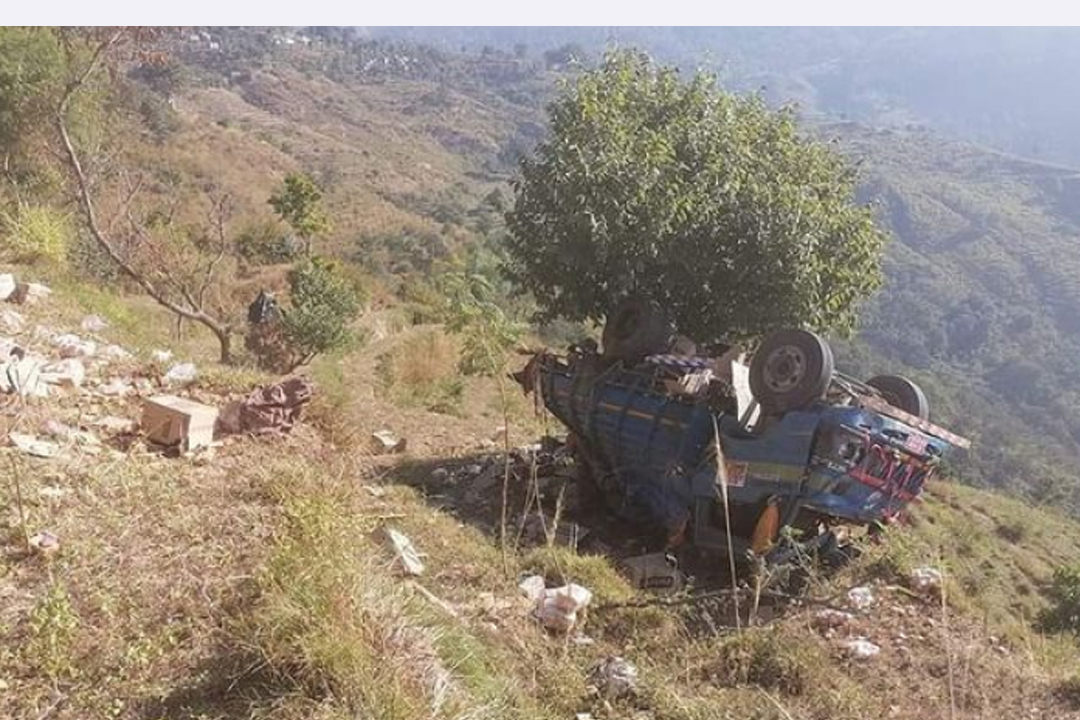 डोटीमा मिनी ट्रक दुर्घटना